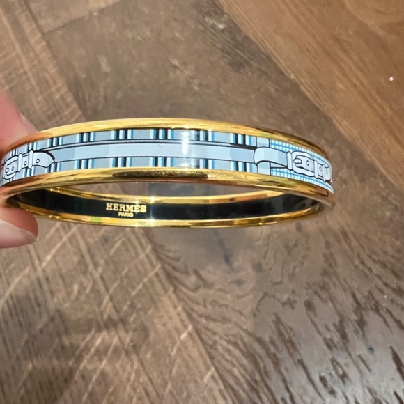 Hermes gold patterned bangle - Picture 2 of 6